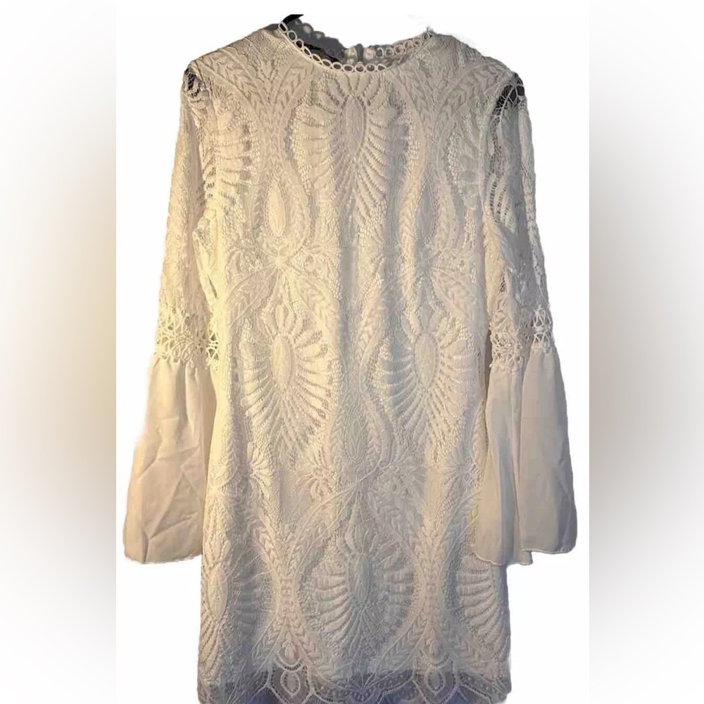NWOT Gorgeous Eilly Bazar White Lace Bell Sleeve Dress Ladies Size Medium NWOT
